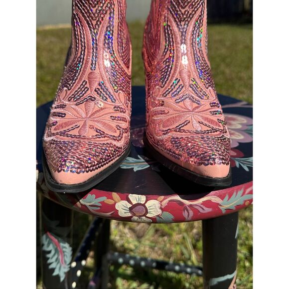 Helen’s Heart Pink Sequin Western Boots Size 8 Pointed Toe Mid Calf Heeled NWT - Picture 2 of 15